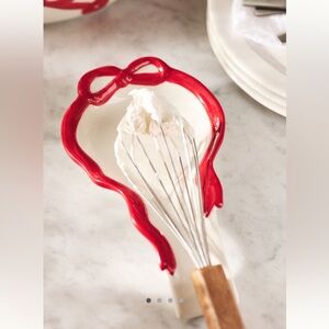 Benedita Bow Stoneware Spoon Rest